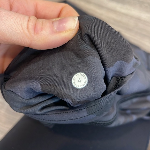 Lululemon Size 4 cropped camo leggings - Picture 6 of 7